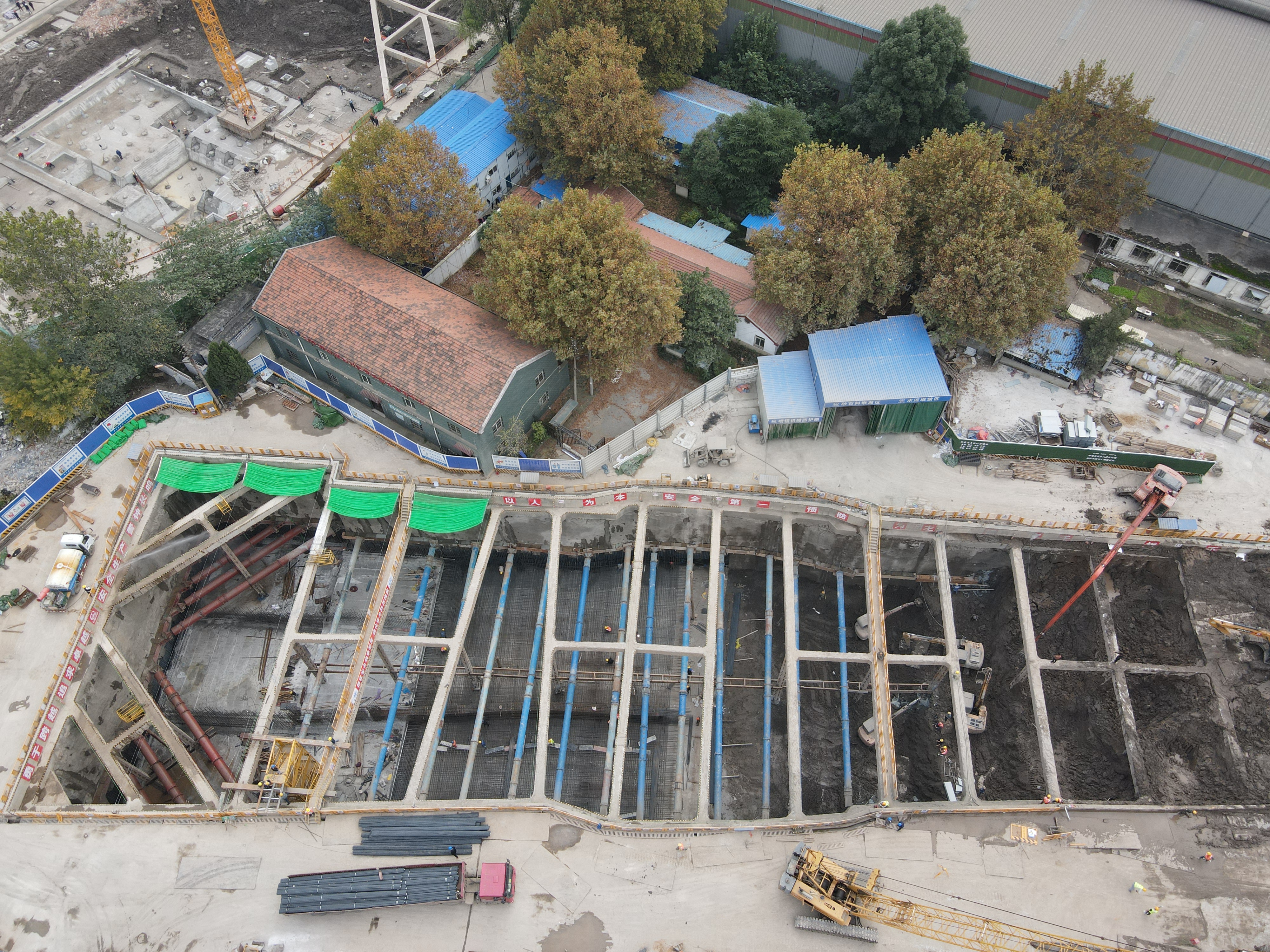 我公司张家湾停车场项目已挖至坑底